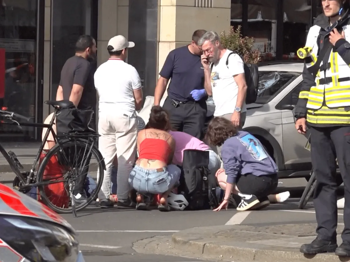 Car ploughs into pedestrians in central Leipzig, Germany