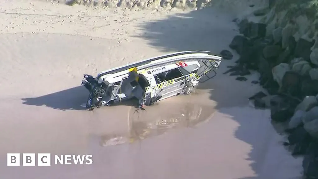 Rescuers among three dead after yacht sinks off Australian coast 