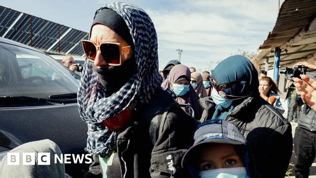 IS families in Syria have booked tickets home to Australia, minister says