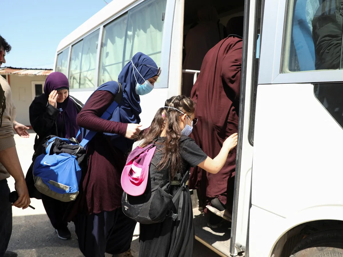 Australian women with alleged ISIL ties returning from Syria, minister says