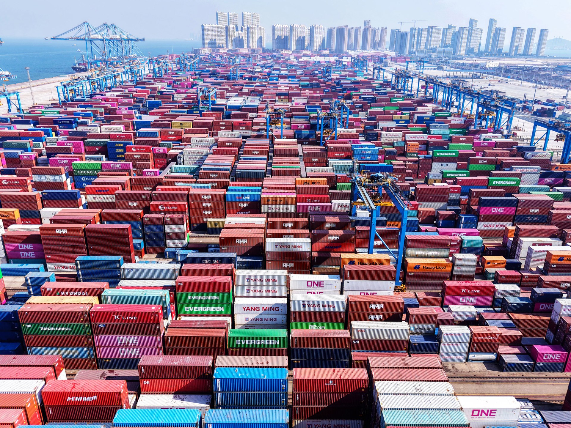 China’s trade surplus hits new heights in 2025 despite US tariff war