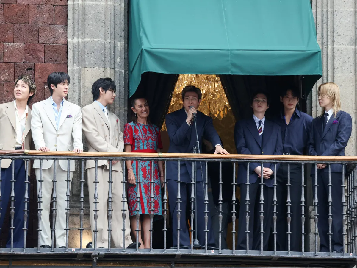 BTS draws 50,000 fans in less than five hours to Mexico City palace