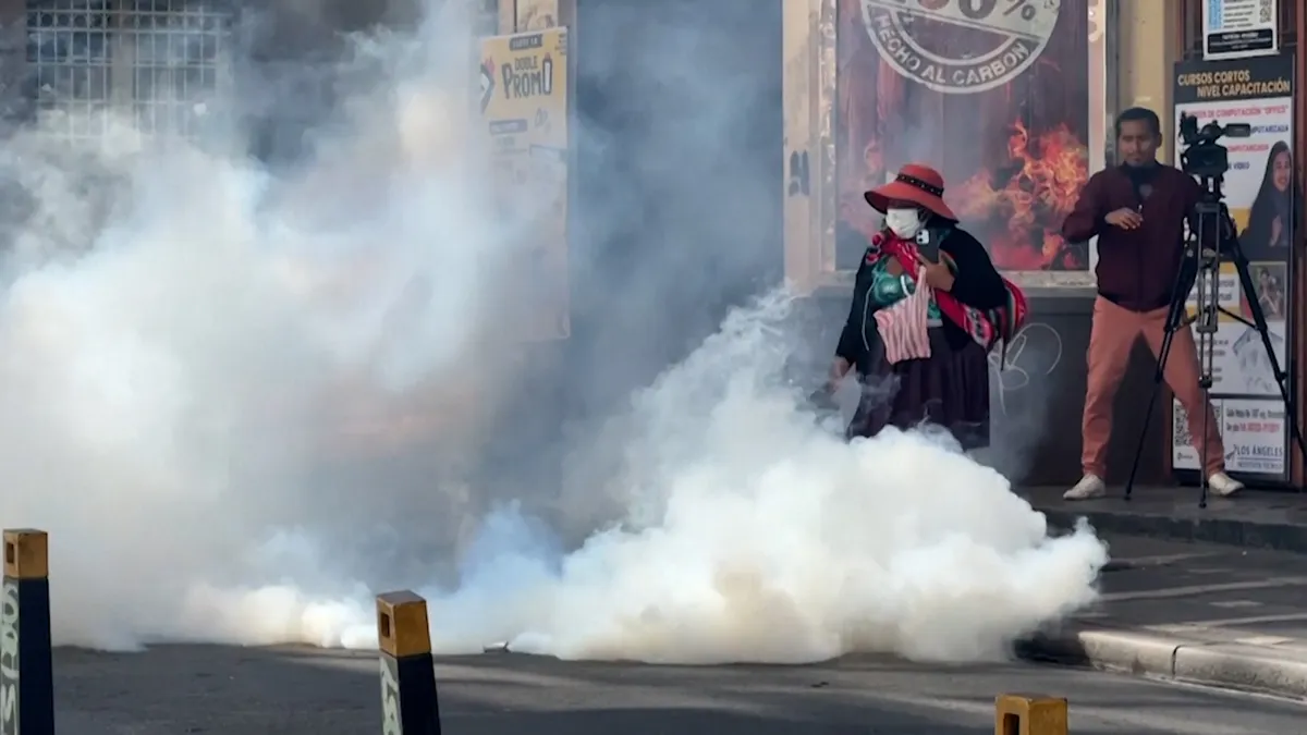 Bolivian police fire tear gas at protesting teachers