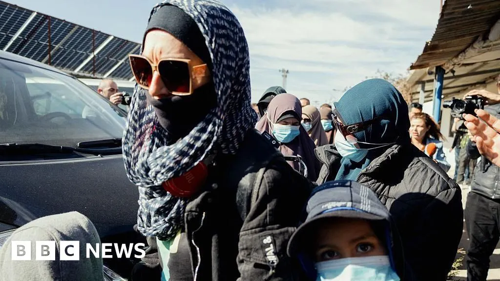 Islamic State-linked families arrive home in Australia from Syria