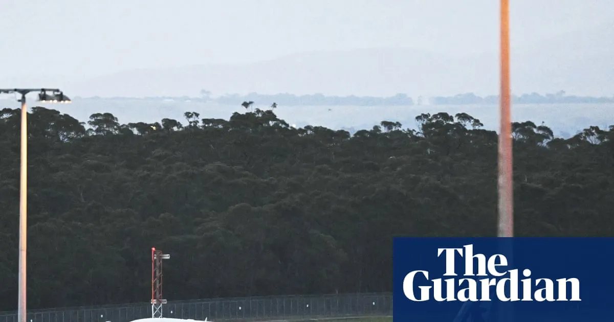 Planes carrying IS-linked family members land in Australia, with police expected to make arrests