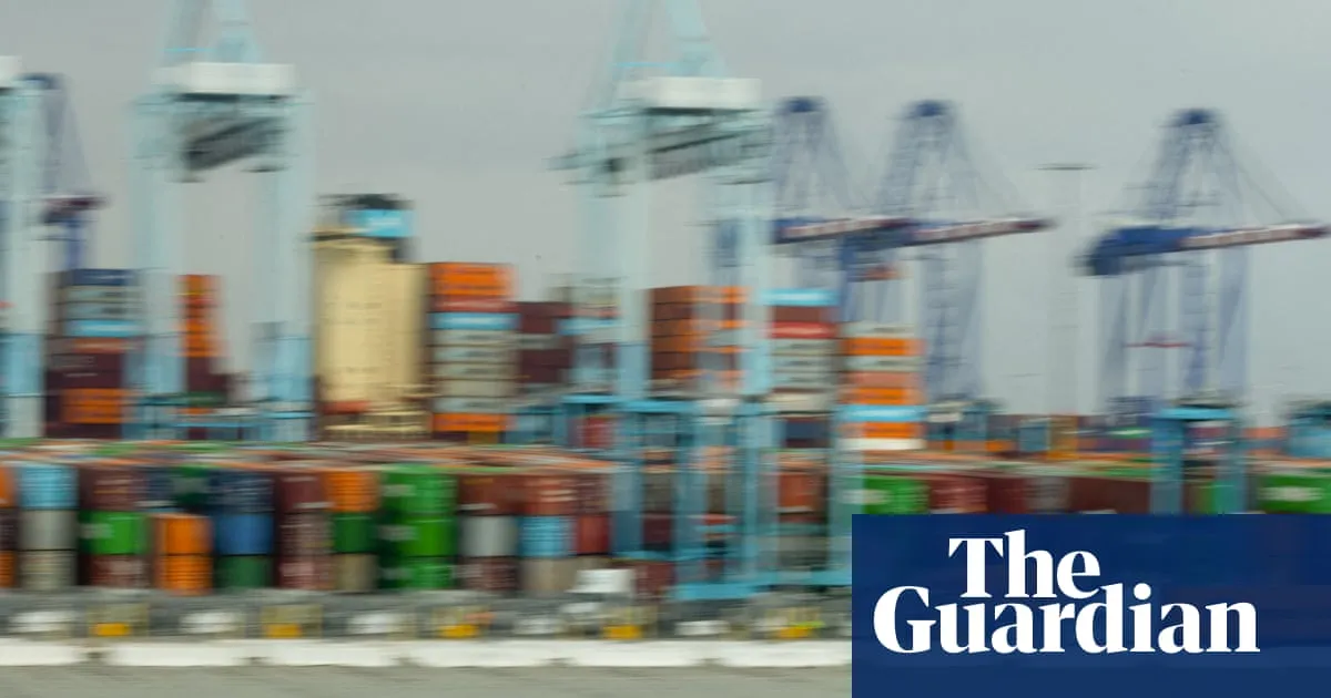 Reopening strait of Hormuz would have limited impact on cargo flows, says Maersk