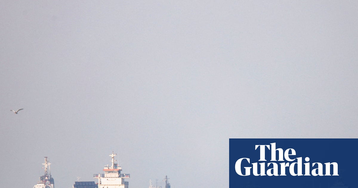 US-Iran ceasefire under threat after exchange of strikes in strait of Hormuz