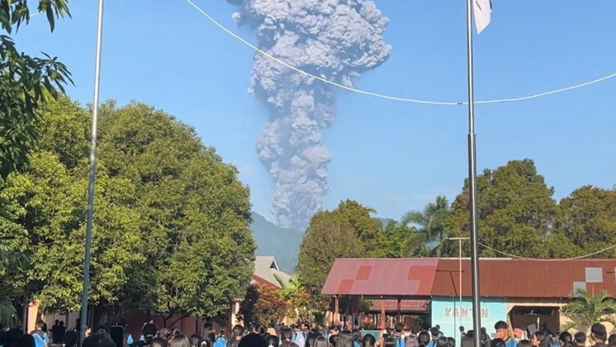 Indonesia volcano kills three as search for 20 missing hikers under way