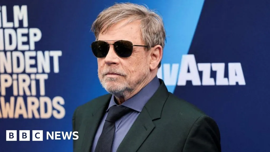 White House calls Mark Hamill 'sick' after actor's Trump grave post