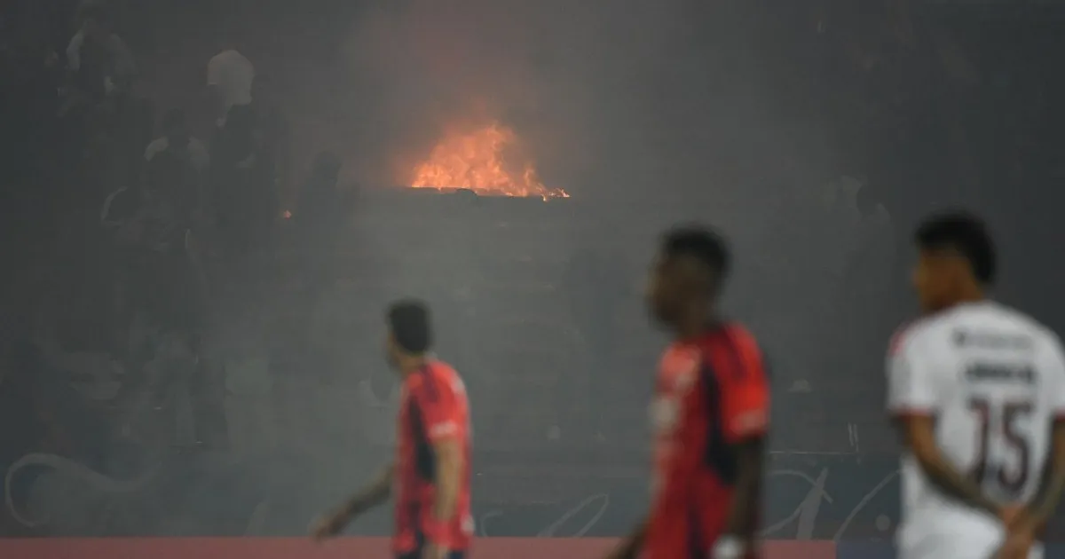 Holders Flamengo see Copa Libertadores match abandoned amid crowd trouble