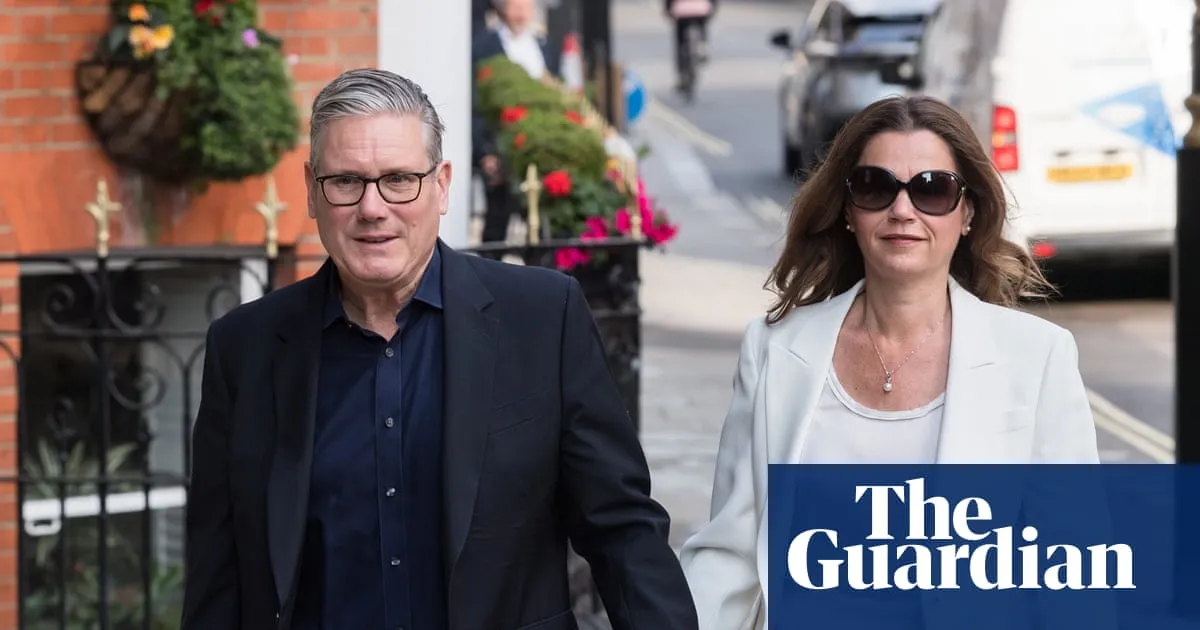 Power blazer? Victoria Starmer marks key political moment in cream