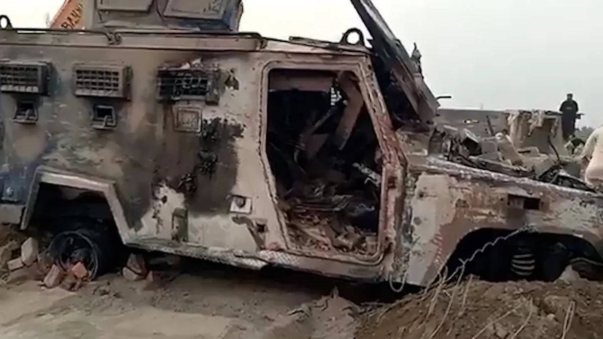 Deadly car bomb attack hits checkpoint in northwest Pakistan