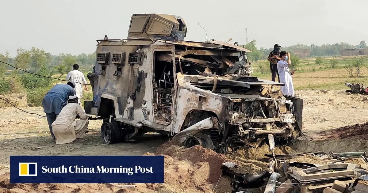 Pakistani Taliban splinter group claims suicide attack, 14 police dead