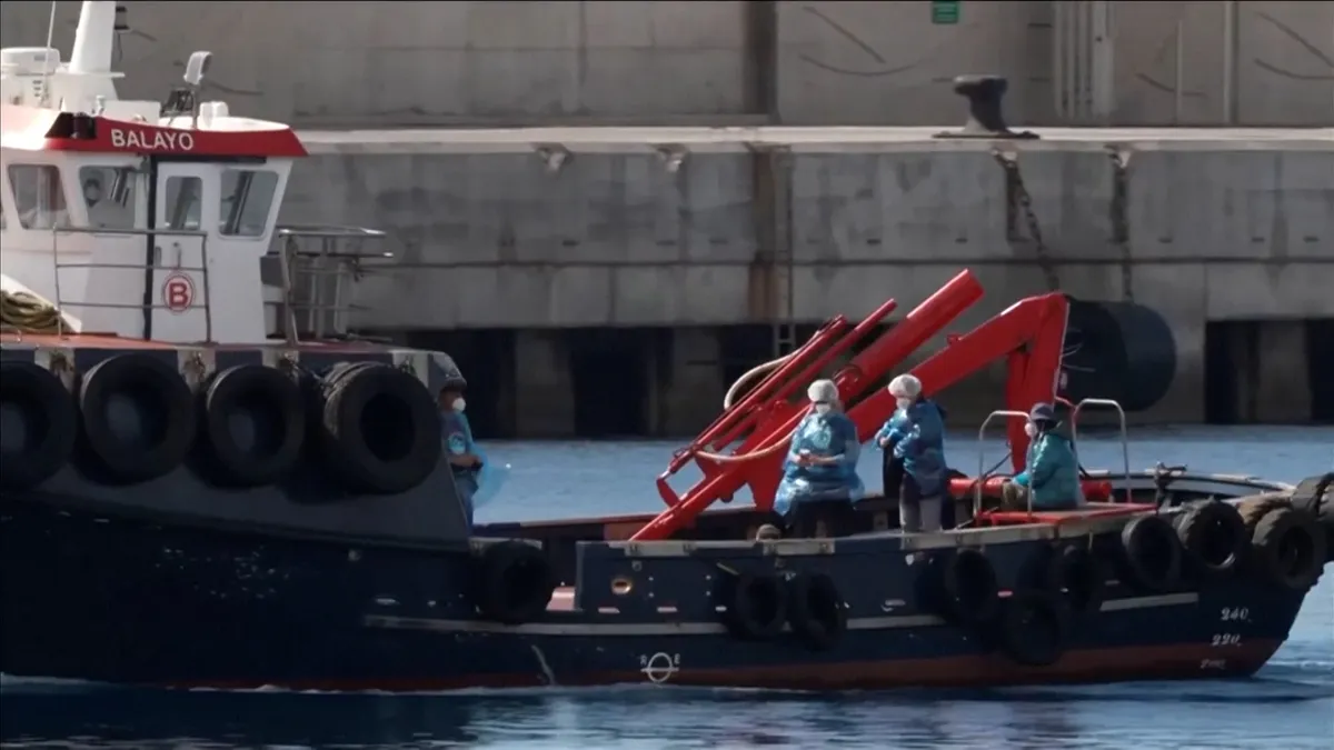 Passengers from Hantavirus-hit cruise begin disembarking ship