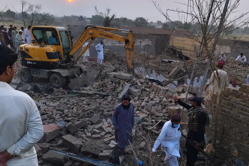 Death toll rises to 14 in a Pakistan suicide attack claimed by a Pakistani Taliban splinter group