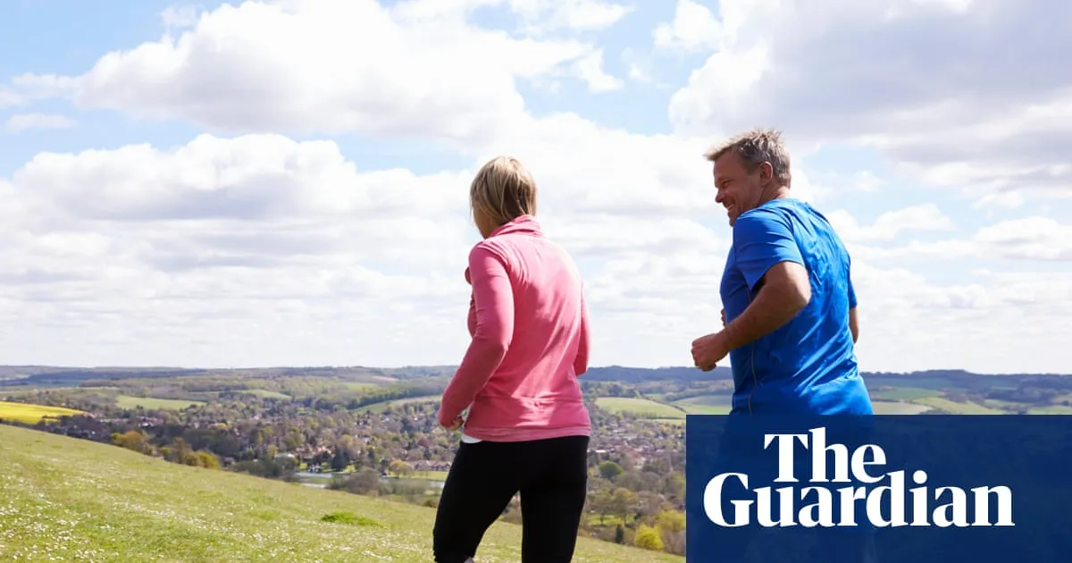 Experts call for UK four-day week as study links long work hours to obesity