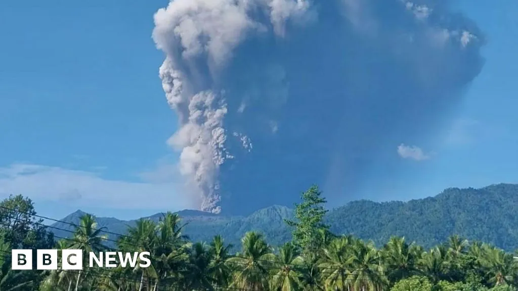 I led hikers up an Indonesian volcano - and then it erupted