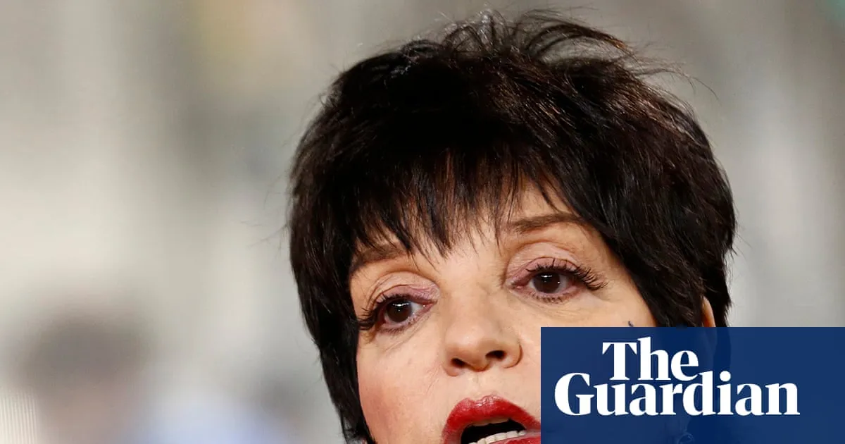 Buyers of Liza Minnelli memoir claim it was not signed by hand