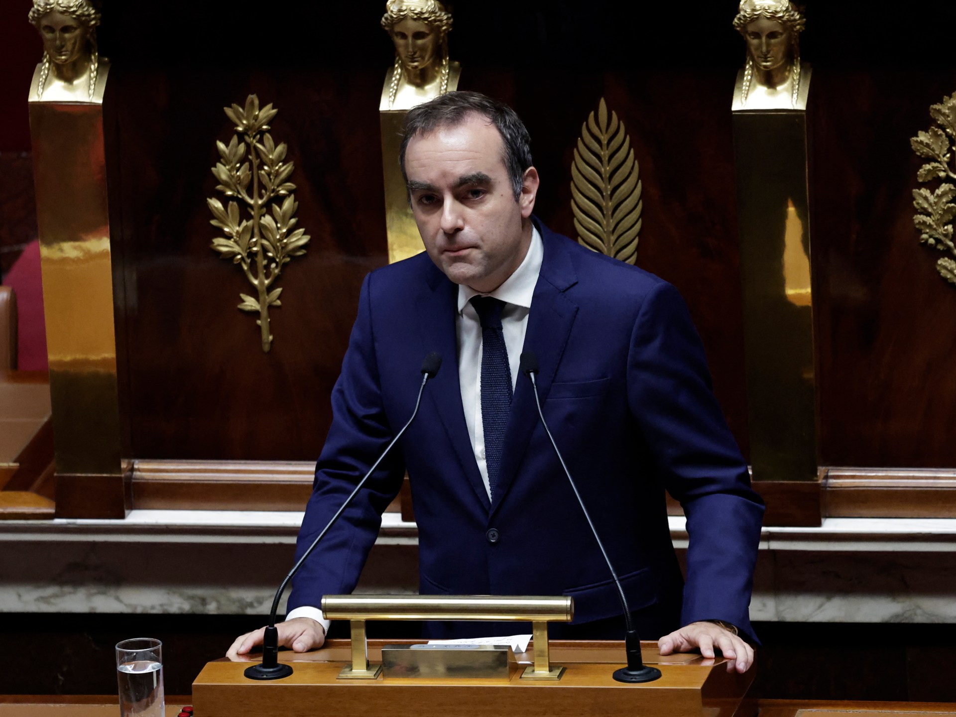 French government survives no-confidence votes