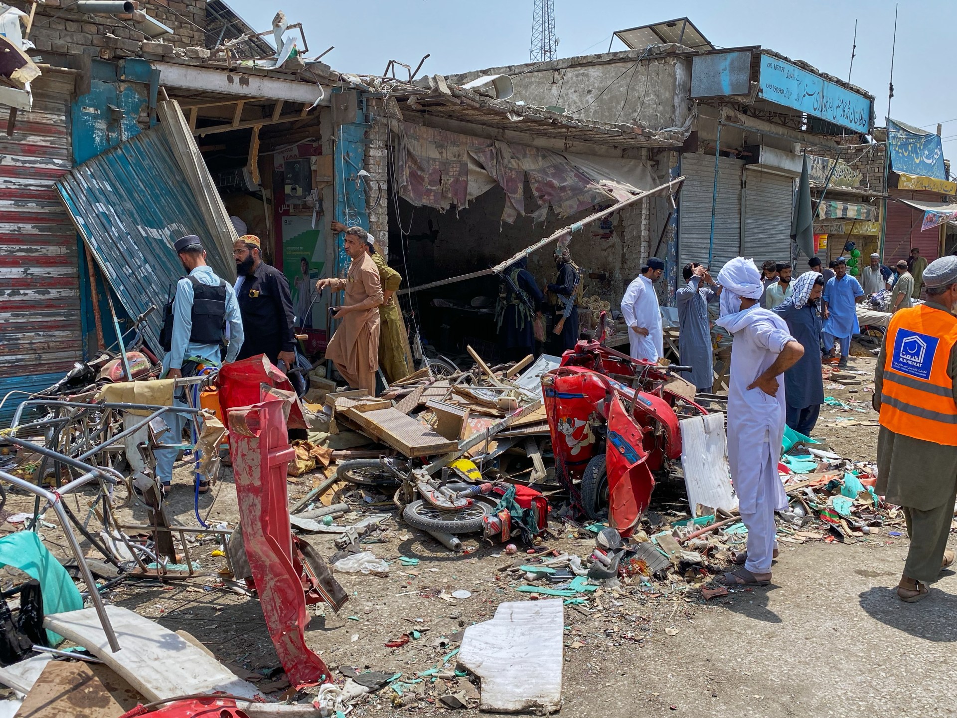 At least nine people killed in explosion at Pakistan market