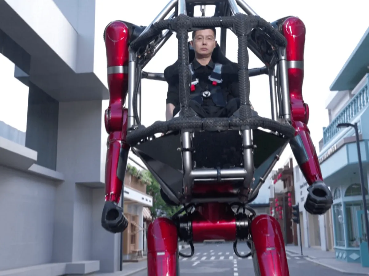 Chinese firm unveils ‘transformer’ style manned robot