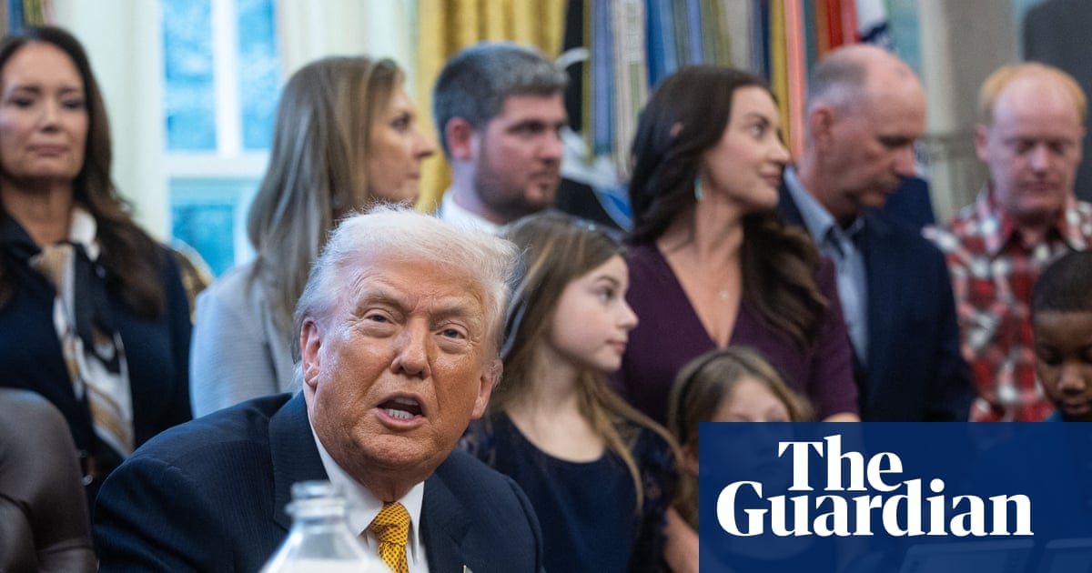 Trump signs bill returning whole milk to US school lunches