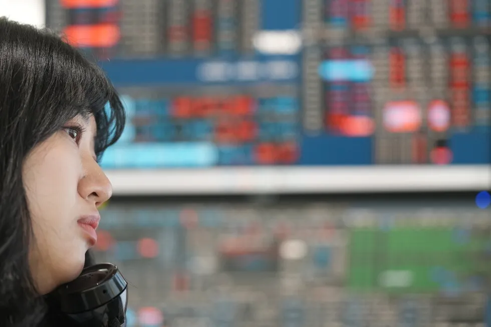 Asian shares trade mixed as AI excitement fades and war worries continue