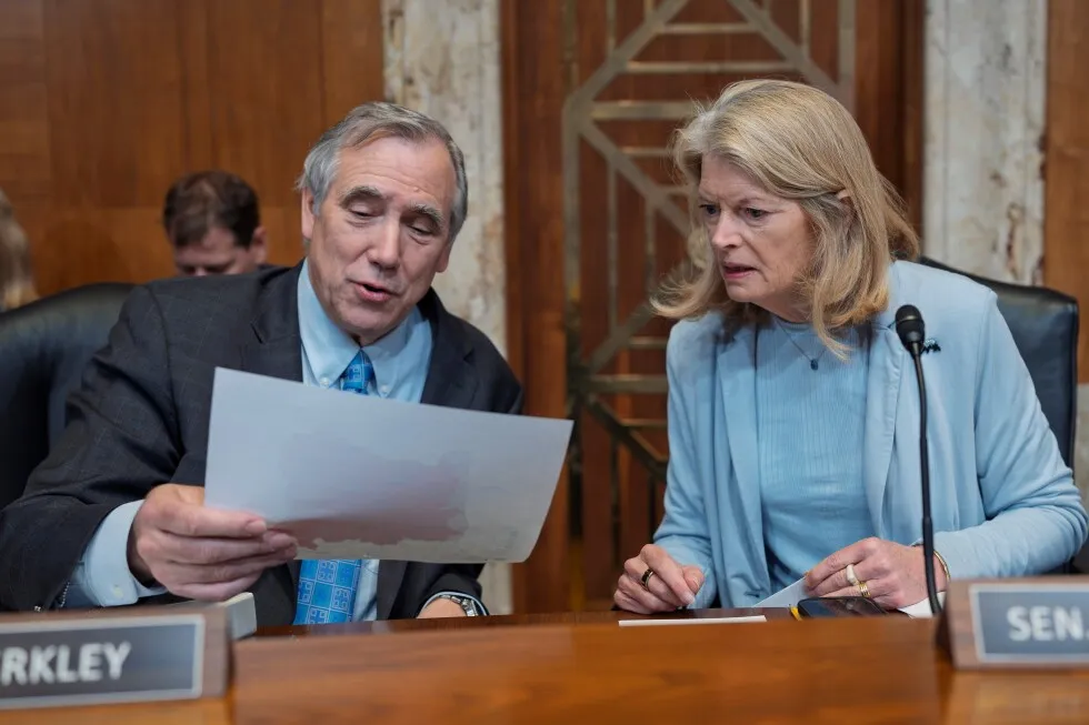 Republican resistance to Iran war grows in the Senate as Murkowski flips