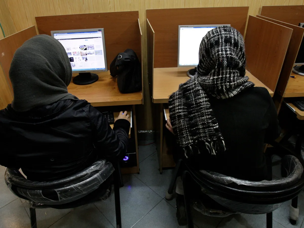 Iran expands tiered internet access amid continued online blackout