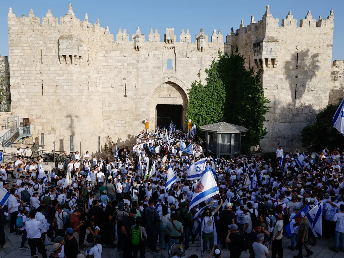 Israeli ultranationalists chant racist slogans during Jerusalem Day march