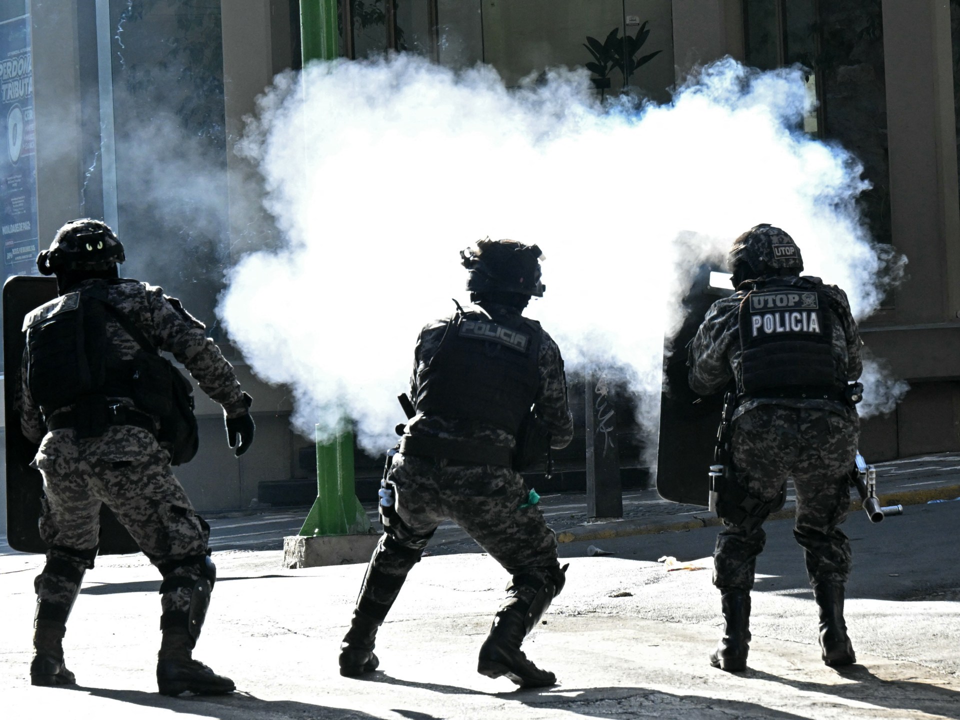 Explosions heard as mining groups stage antigovernment protest in Bolivia