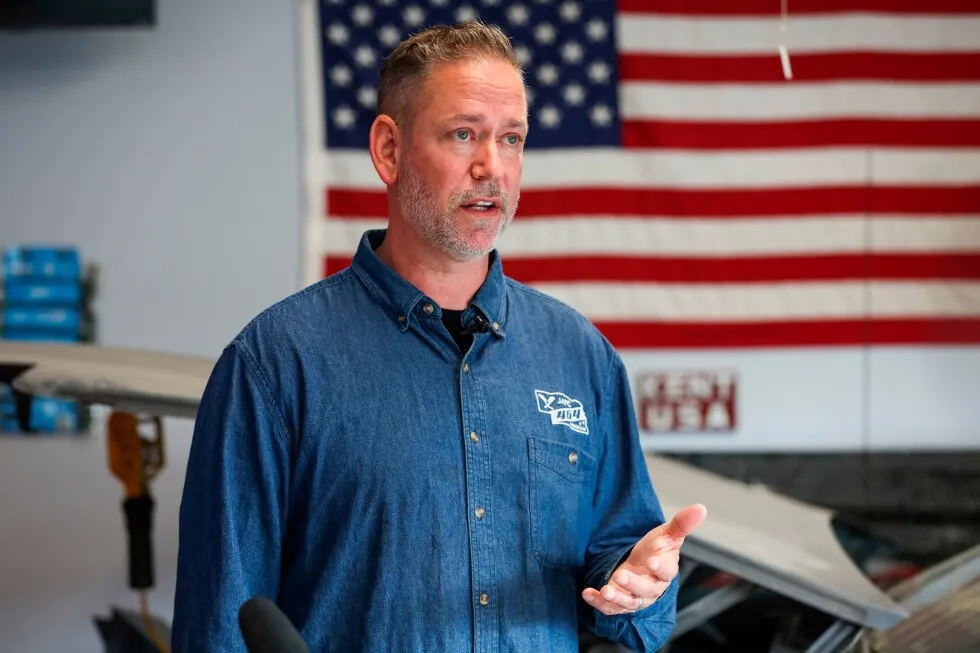 Democrats test a new red state strategy: Back independents over their own nominees