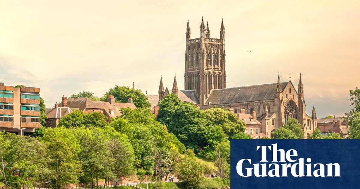 Tories suspend leader at Worcestershire council after he made deal to oust Reform