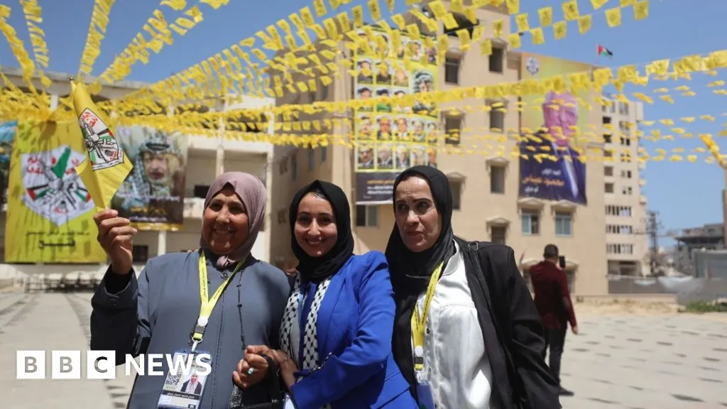 Palestinian leaders hold rare party meeting as polls show rising discontent