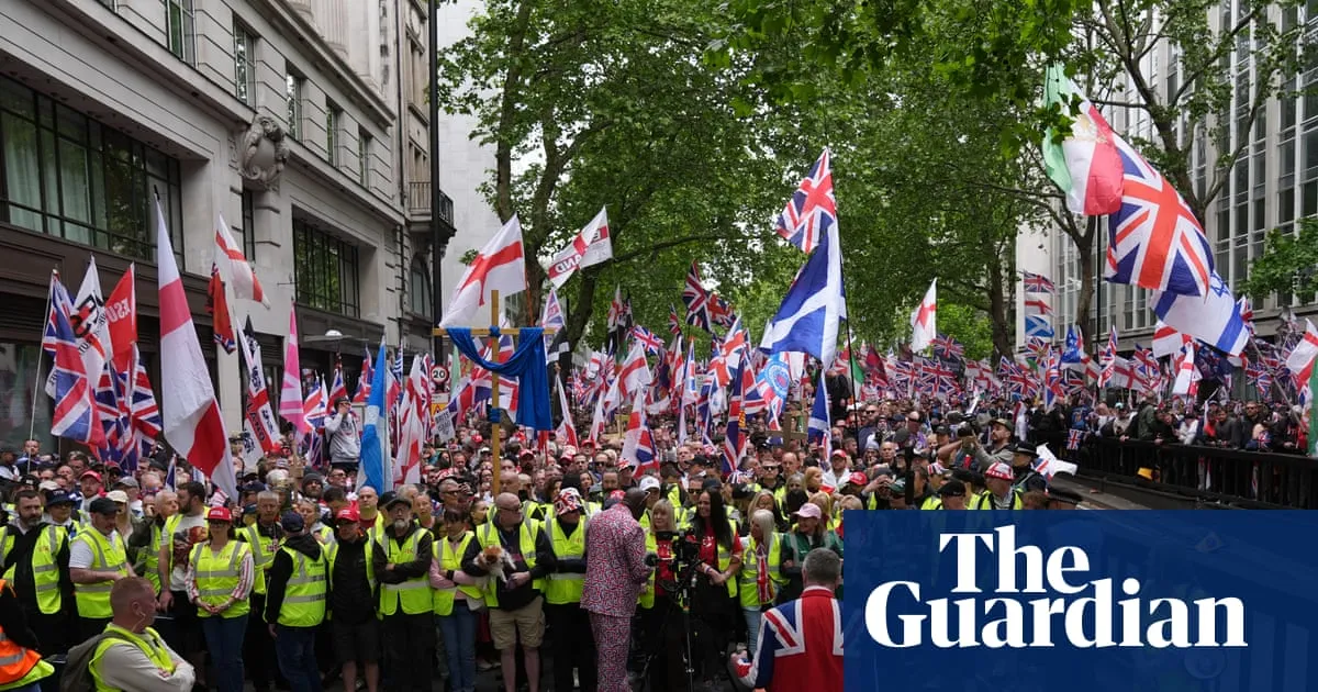Tommy Robinson tells tens of thousands at London rally to prepare for ‘battle of Britain’