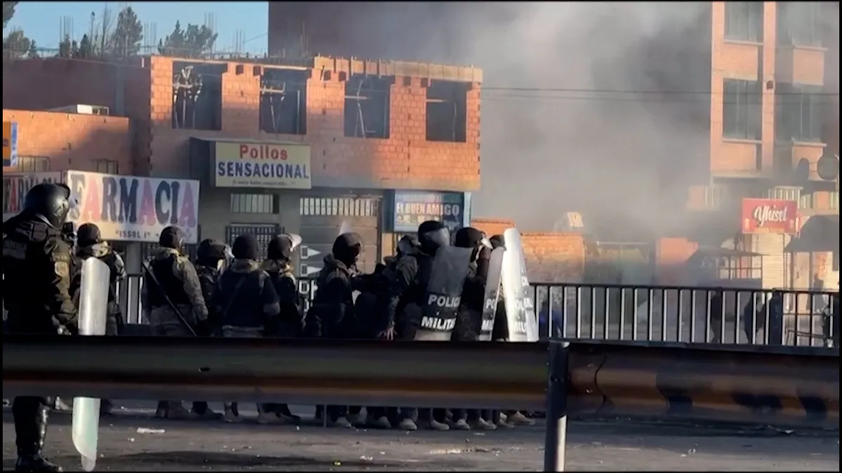 Bolivian army attempts to clear roads after 11 days of protests