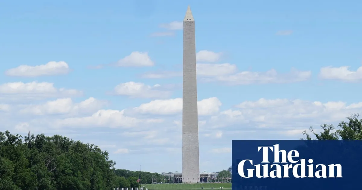 Workers racing to turn reflecting pool blue for Trump may be at risk, union warns