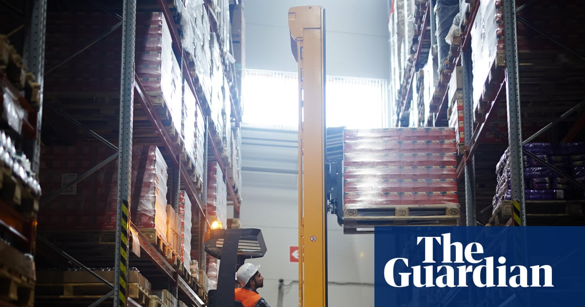 UK firms halt investments and hiring as Iran war pushes up costs, bosses warn