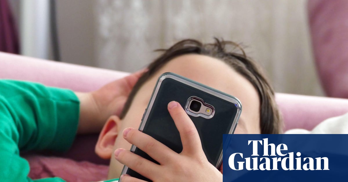 More than 100,000 people urge MPs to ban social media for under-16s in UK