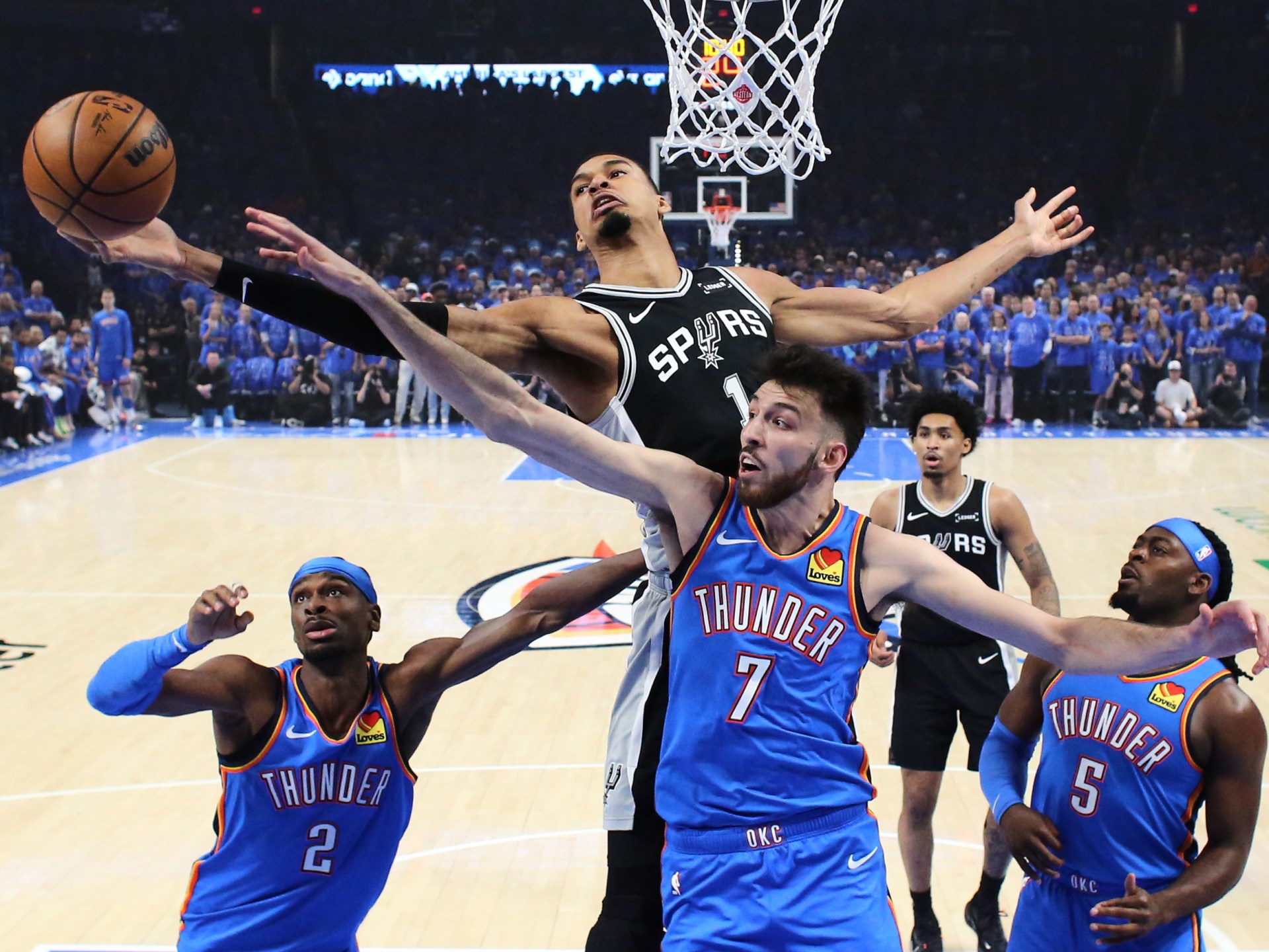 Wembanyama scores 41 as Spurs upset Thunder in Game 1 thriller