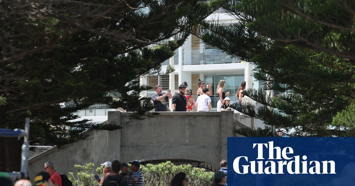 Future of Bondi footbridge on hold after council agrees to consider options