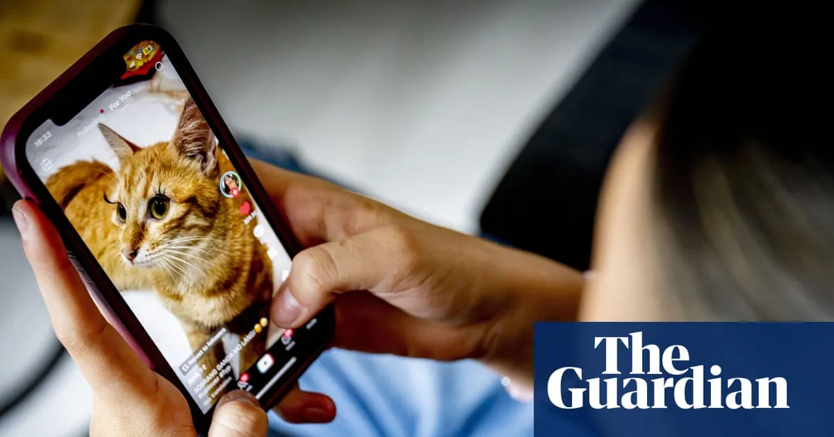 Limit social media ban for under-16s to unsafe apps, Starmer urged