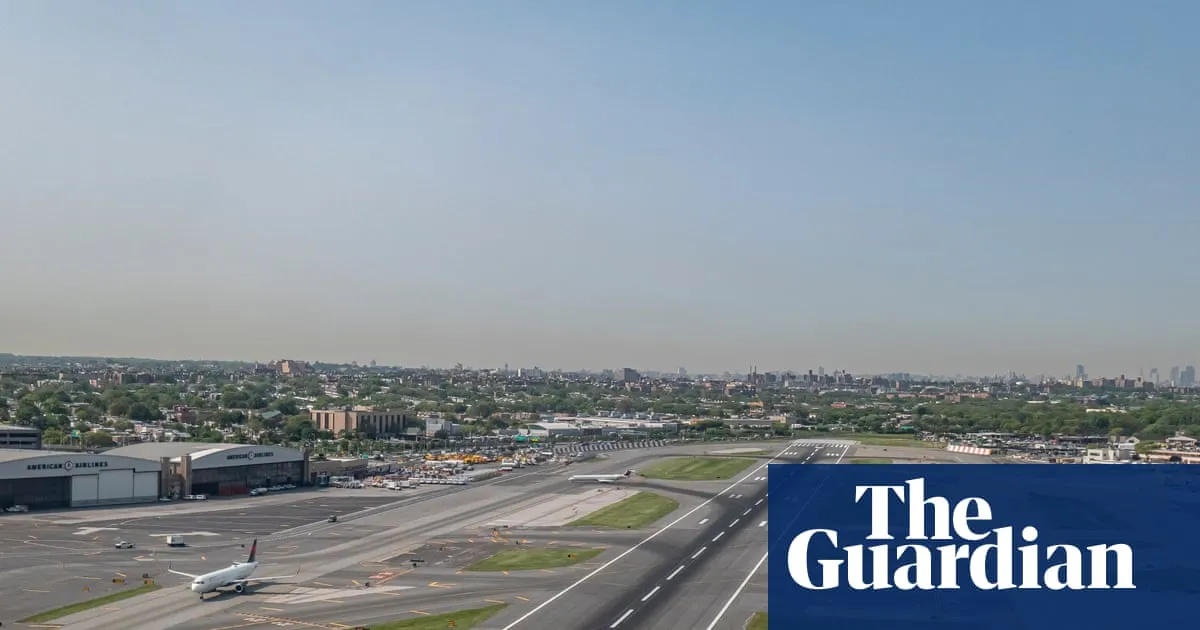 Sinkhole shuts down runway at New York LaGuardia airport