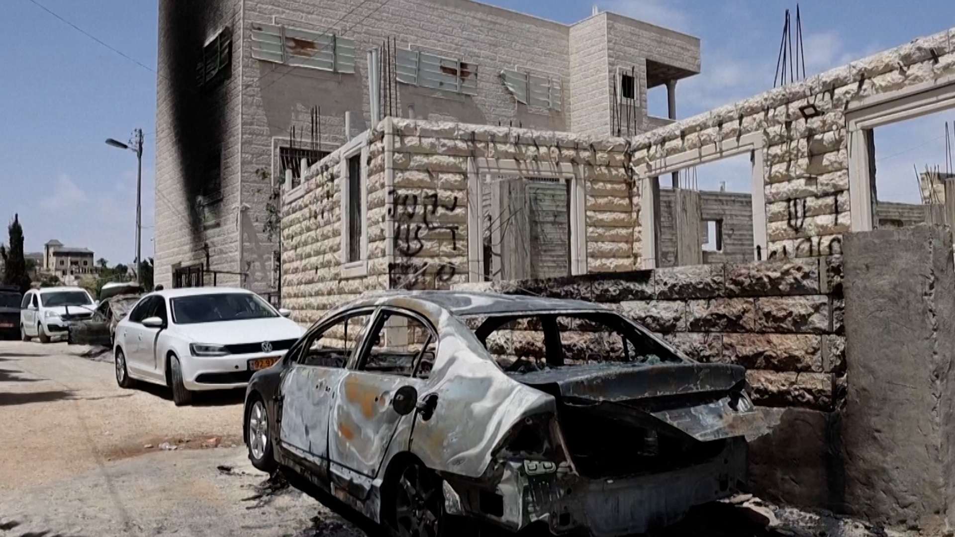 Israeli settlers burn vehicles, install caravans in occupied West Bank