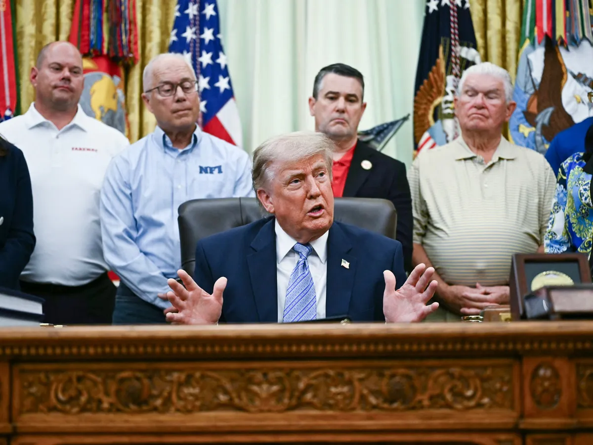 Trump shifts between diplomacy and threats in Iran standoff