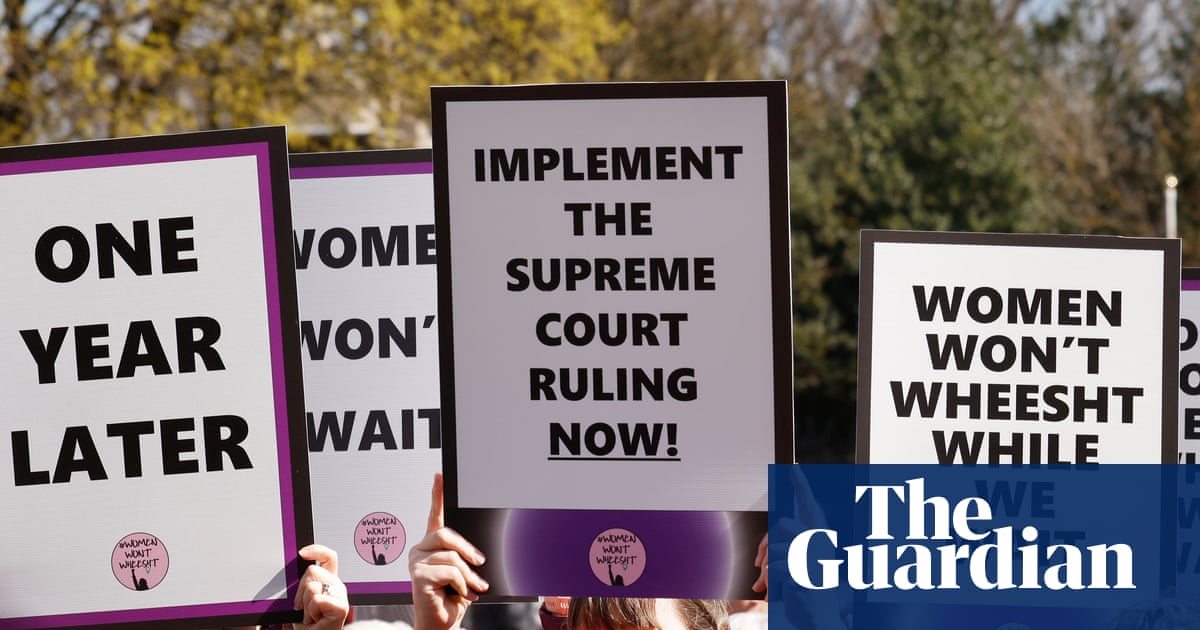 Single-sex toilets must exclude transgender people, says EHRC