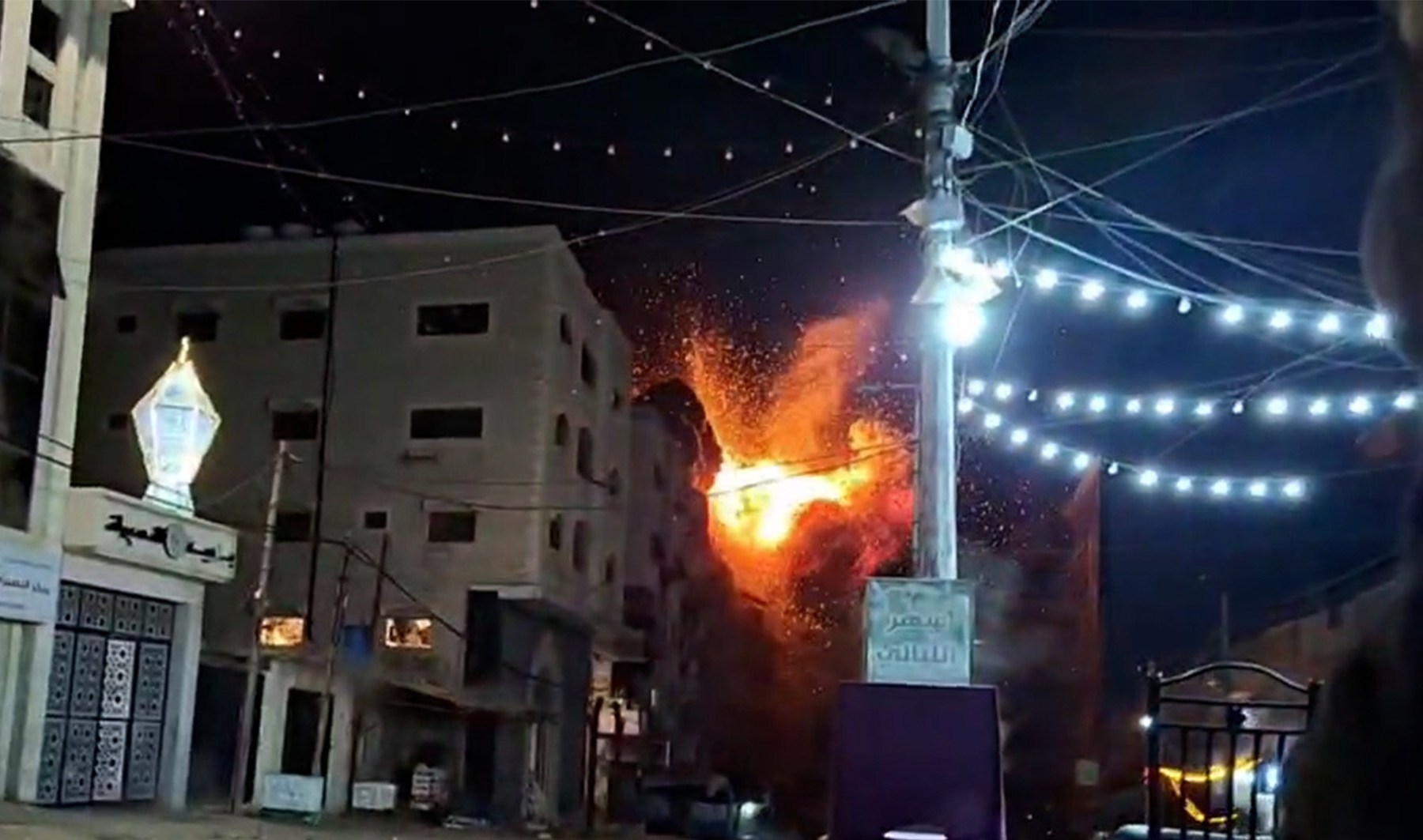 Israeli forces attack central Gaza despite ceasefire agreement