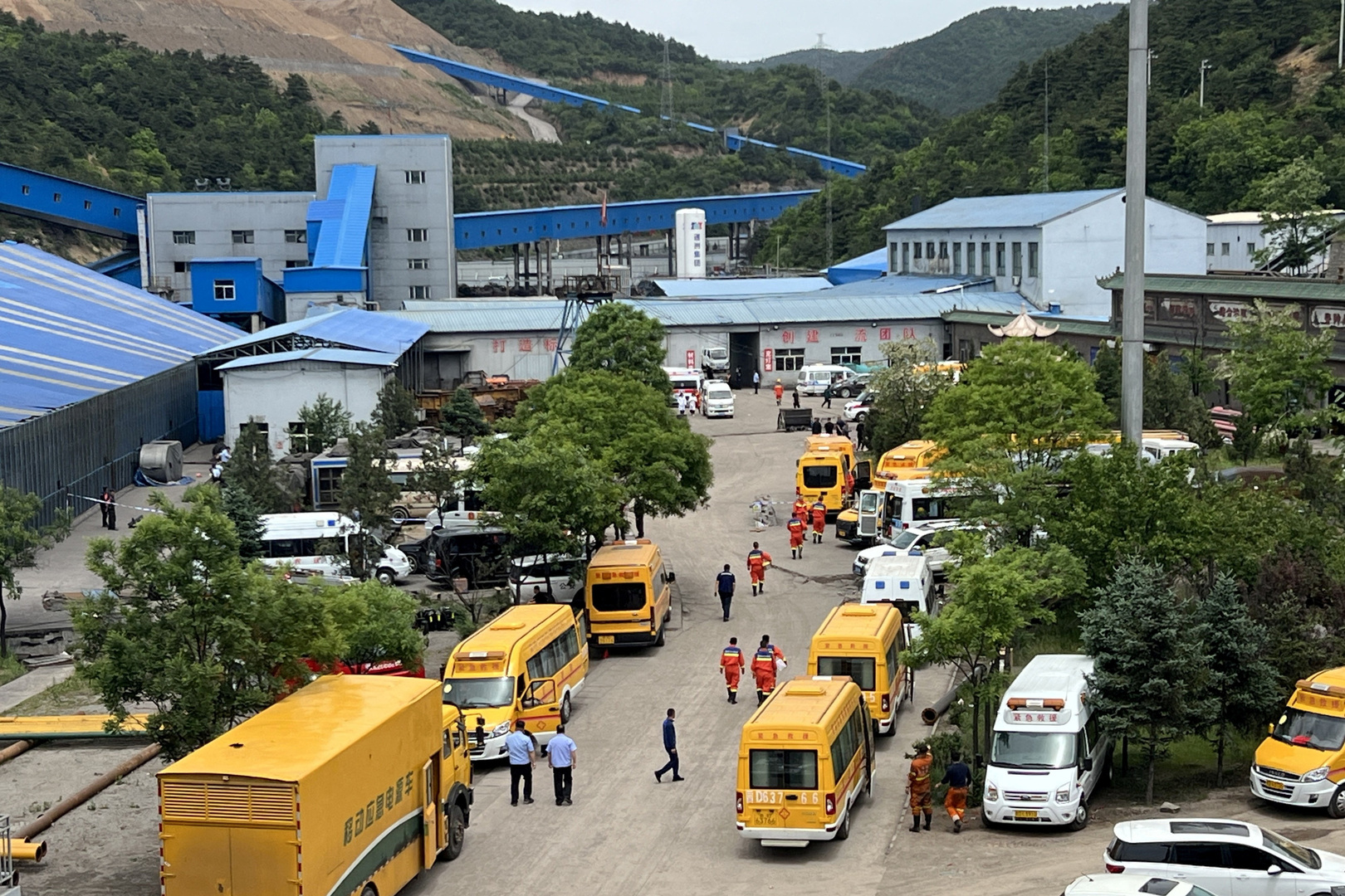 China coal mine blast kills at least 90, leaves nine missing