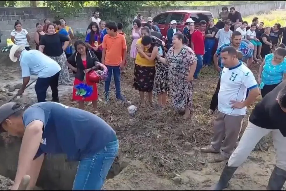 Gunmen open fire in 2 separate attacks in Honduras, killing at least 25 people
