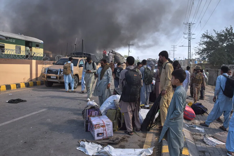 A powerful bomb has exploded near railway track in southwest Pakistan, wounding more than two dozen